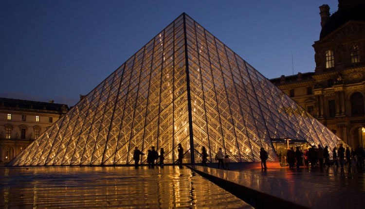 pyramide Louvre mondialisation